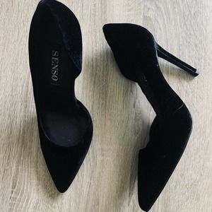 Senso Ulika Ebony Black Velvet Pumps
